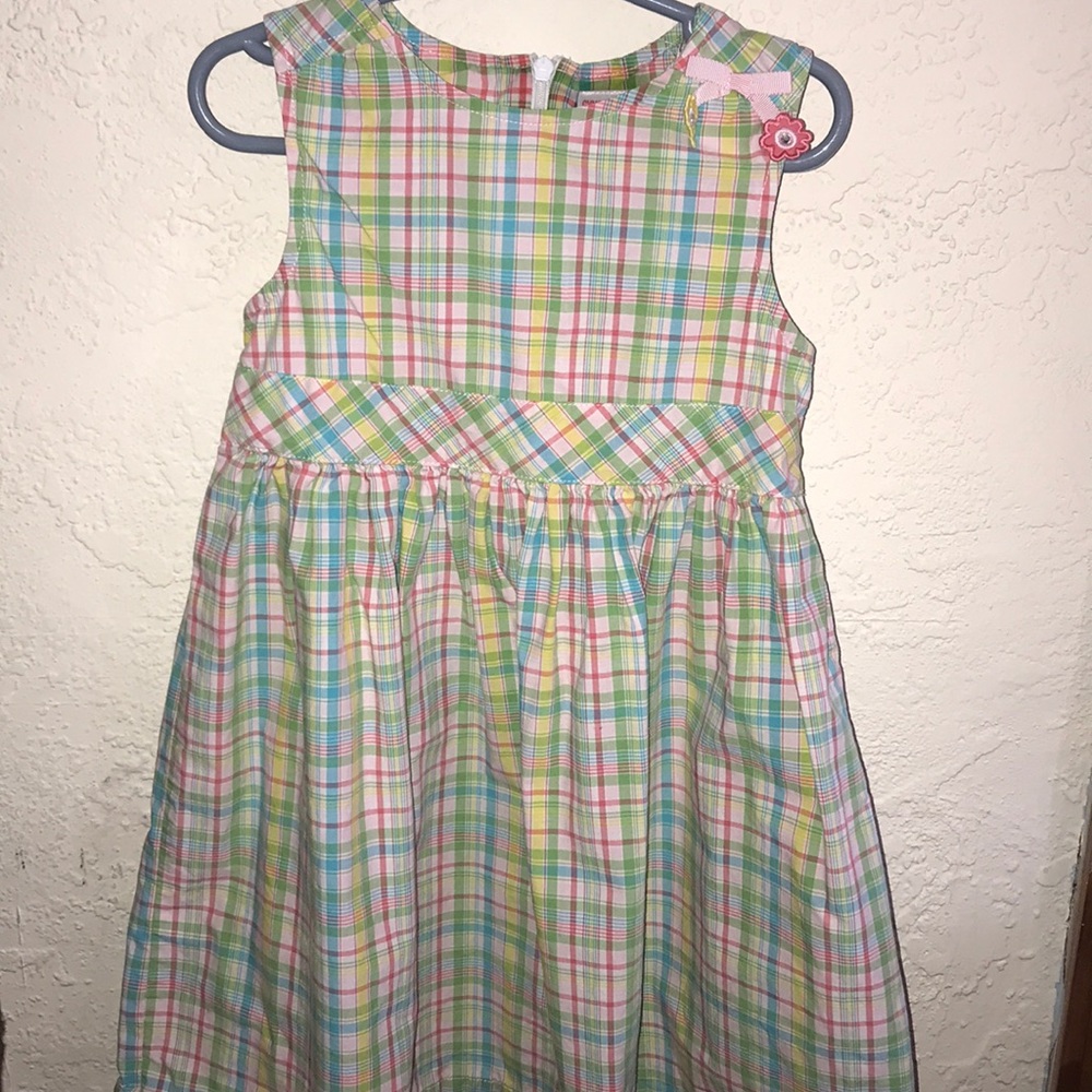 Little girl’s no sleeve summer dress